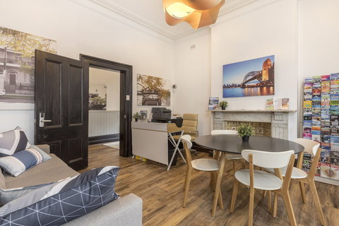 Dalziel Lodge - Accommodation Newcastle 5