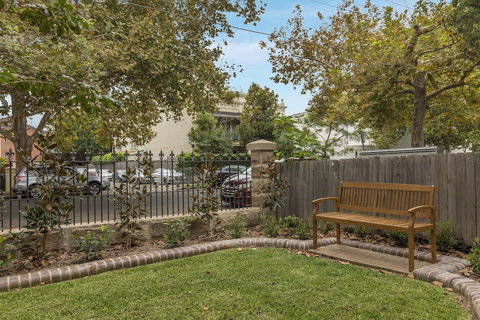 Dalziel Lodge - Accommodation Newcastle 0