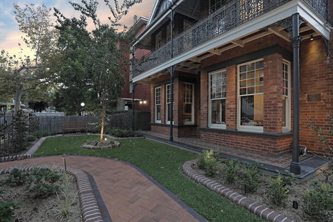 Dalziel Lodge - Accommodation Newcastle 2