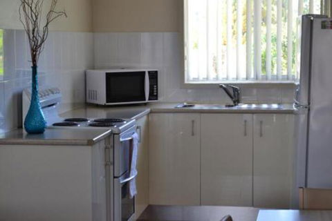 Sundial Holiday Units - Accommodation Newcastle 5