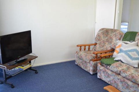Sundial Holiday Units - Accommodation Newcastle 3