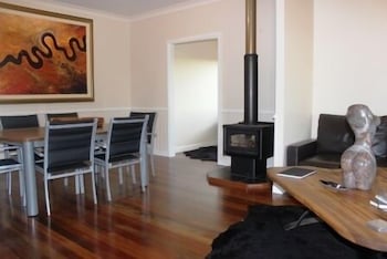 Flame Hill Vineyard - Accommodation Newcastle 1