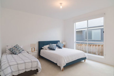 Currawong Close - Rejuvenate Stays - Accommodation Newcastle 5