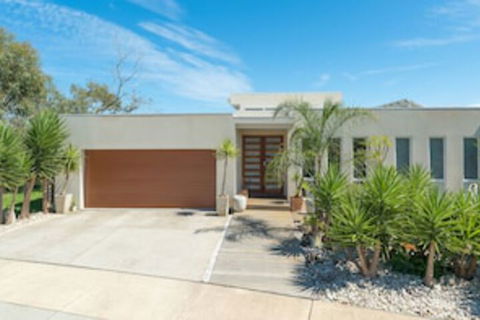 Currawong Close - Rejuvenate Stays - Accommodation Newcastle 0