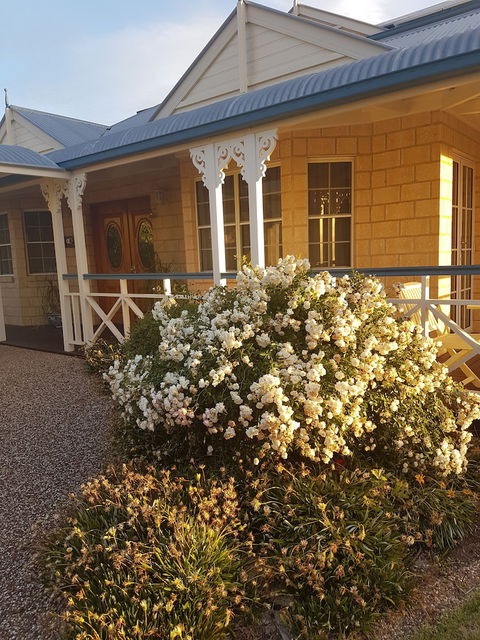 Grovely House Bed & Breakfast - Accommodation Newcastle 0