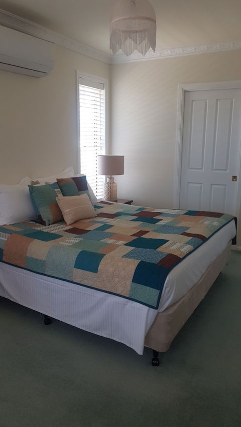 Grovely House Bed & Breakfast - Accommodation Newcastle 6