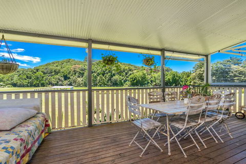 Escape To Baileys On Fernleigh - Accommodation Newcastle 5