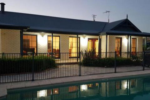 Kia Ora Lookout Retreat - Accommodation Newcastle 4