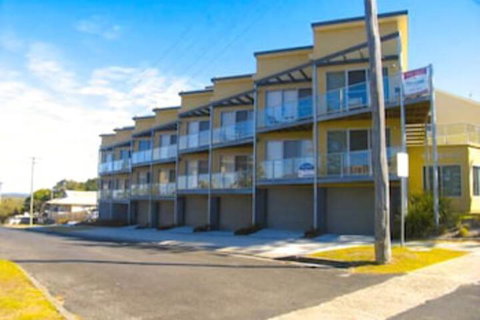 Seaspray Apartments - Accommodation Newcastle 0