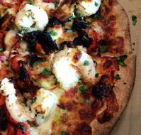 Crust Gourmet Pizza - Accommodation Newcastle