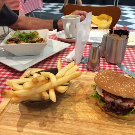 D'Cafe Richmond - Accommodation Newcastle 0