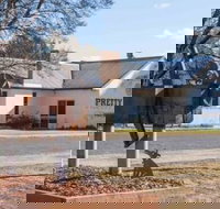 Pretty Pine Hotel - Accommodation Newcastle