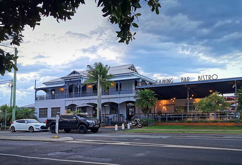 Commercial Hotel Redbank - Accommodation Newcastle 0