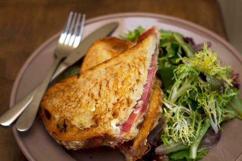 Le Peche Gourmand - Accommodation Newcastle 2