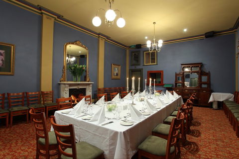 The American Creswick - Accommodation Newcastle 0