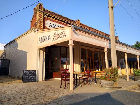Amandhi's - Accommodation Newcastle 0