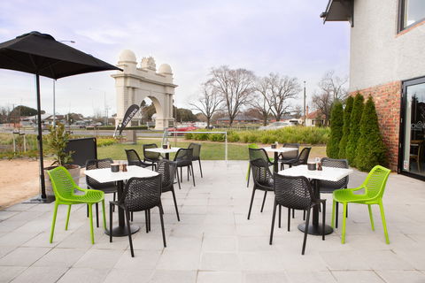Arch View  Cafe - Accommodation Newcastle 2
