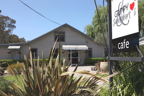 Grumpy And Sweethearts - Accommodation Newcastle 0