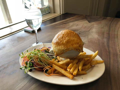 Bowning Hotel Dining - Accommodation Newcastle 0