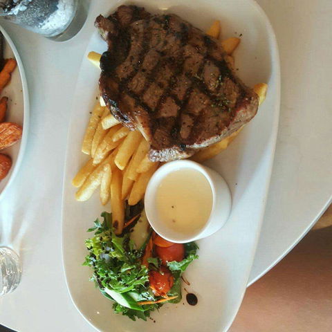 Restaurant At Rose Hotel - Accommodation Newcastle 0