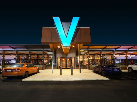 V Hotel - Accommodation Newcastle 0
