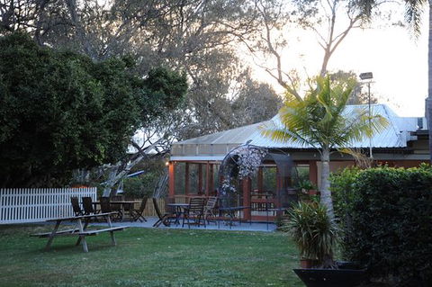 Artesian Spa Motel - Accommodation Newcastle 0