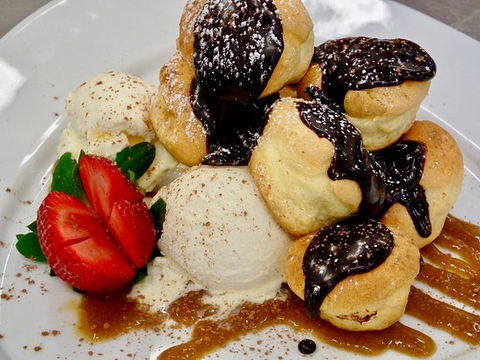 Phoebe’s Licensed Restaurant - Accommodation Newcastle 0