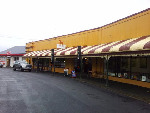 The Brown Dog - Accommodation Newcastle 0