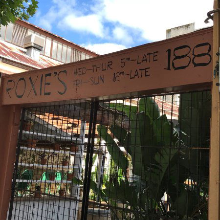 Roxie's - Accommodation Newcastle 0