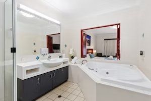 The Coffee House Apartments & Bistro - Accommodation Newcastle 5