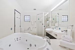 The Coffee House Apartments & Bistro - Accommodation Newcastle 7