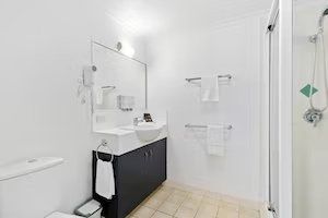 The Coffee House Apartments & Bistro - Accommodation Newcastle 9