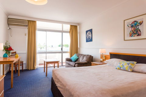 The Q Motel - Accommodation Newcastle 4