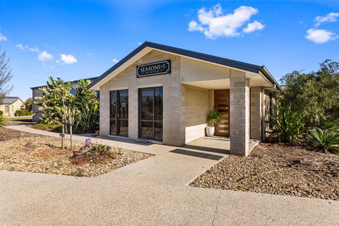 Quality Suites Point Cook Seasons 5 - Accommodation Newcastle 1