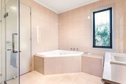 Quality Suites Point Cook Seasons 5 - Accommodation Newcastle 7