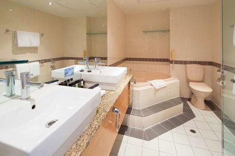 Royal On The Park - Accommodation Newcastle 12