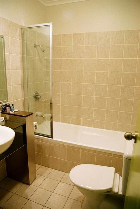 Rocklea International Hotel - Accommodation Newcastle 4