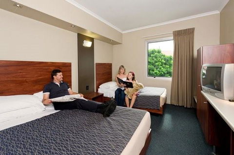 Rocklea International Hotel - Accommodation Newcastle 6