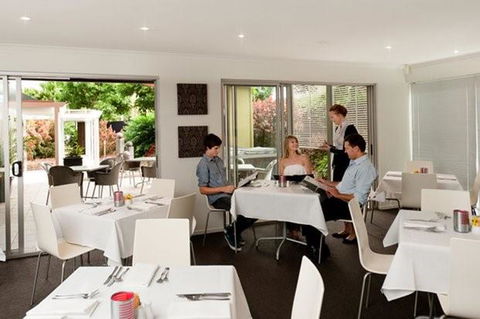 Rocklea International Hotel - Accommodation Newcastle 8