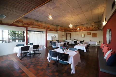 Emerald Central Hotel - Accommodation Newcastle 2