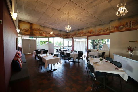 Emerald Central Hotel - Accommodation Newcastle 3