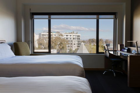 Crowne Plaza Canberra - Accommodation Newcastle 4