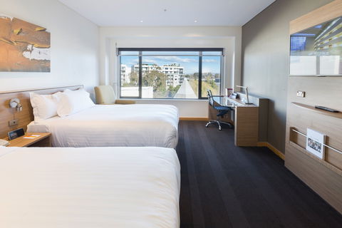 Crowne Plaza Canberra - Accommodation Newcastle 6