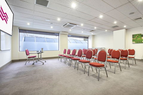 Crowne Plaza Canberra - Accommodation Newcastle 9