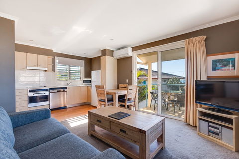 Aqualuna Beach Resort - Accommodation Newcastle 4