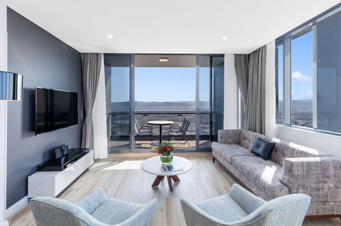 Meriton Suites Southport - Accommodation Newcastle 1
