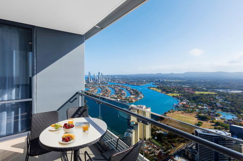 Meriton Suites Southport - Accommodation Newcastle 2