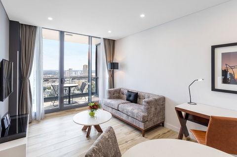 Meriton Suites Southport - Accommodation Newcastle 4