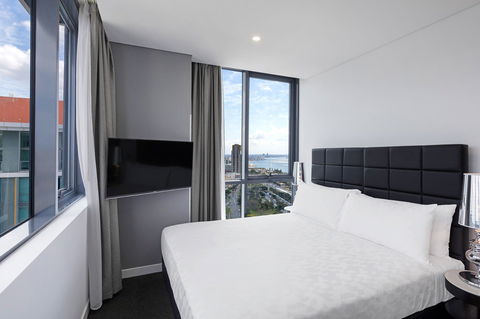 Meriton Suites Southport - Accommodation Newcastle 5