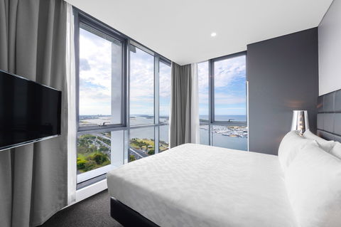 Meriton Suites Southport - Accommodation Newcastle 9